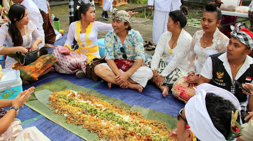 Megibung Feast